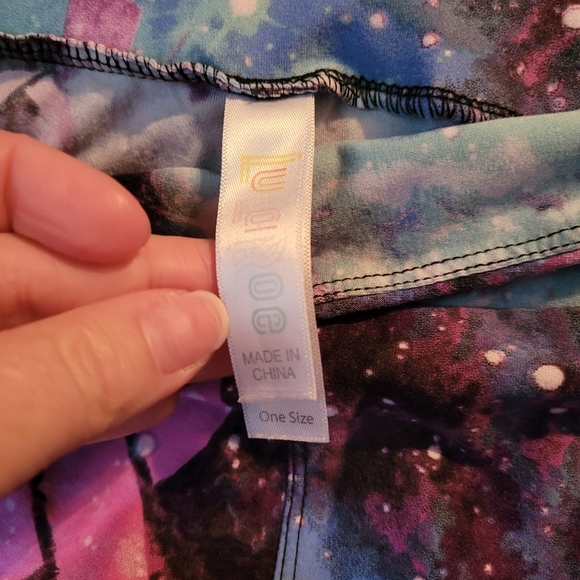 LuLaRoe Leggings & Liv T Shirt Set Breast Cancer Pink Ribbon BCA - Picture 3 of 8